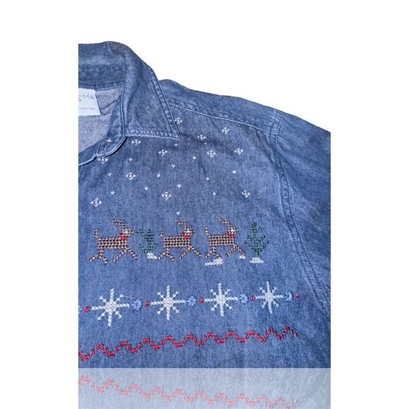 Vintage Denim Shirt M Embroidered Santa & Reindeer Button-Up by Cascade Blues - Picture 2 of 4